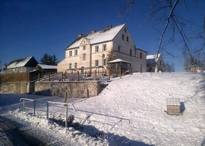 Dom O Niebieskich Okiennicach
