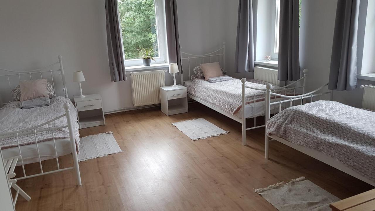 Dom O Niebieskich Okiennicach *